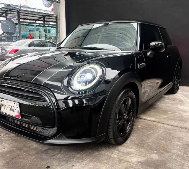 Mini Cooper Essential 2022, foto 2