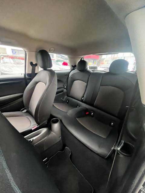 Mini Cooper Essential 2022, foto 14